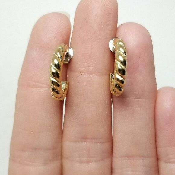 Vintage Little Gold Tone Hoop Earrings, Shrimp Ribbed Spiral Design, Estate - Picture 2 of 8